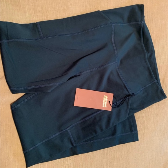 Girlfriend Collective Compressive Pocket Legging- Moss Medium - Picture 5 of 5